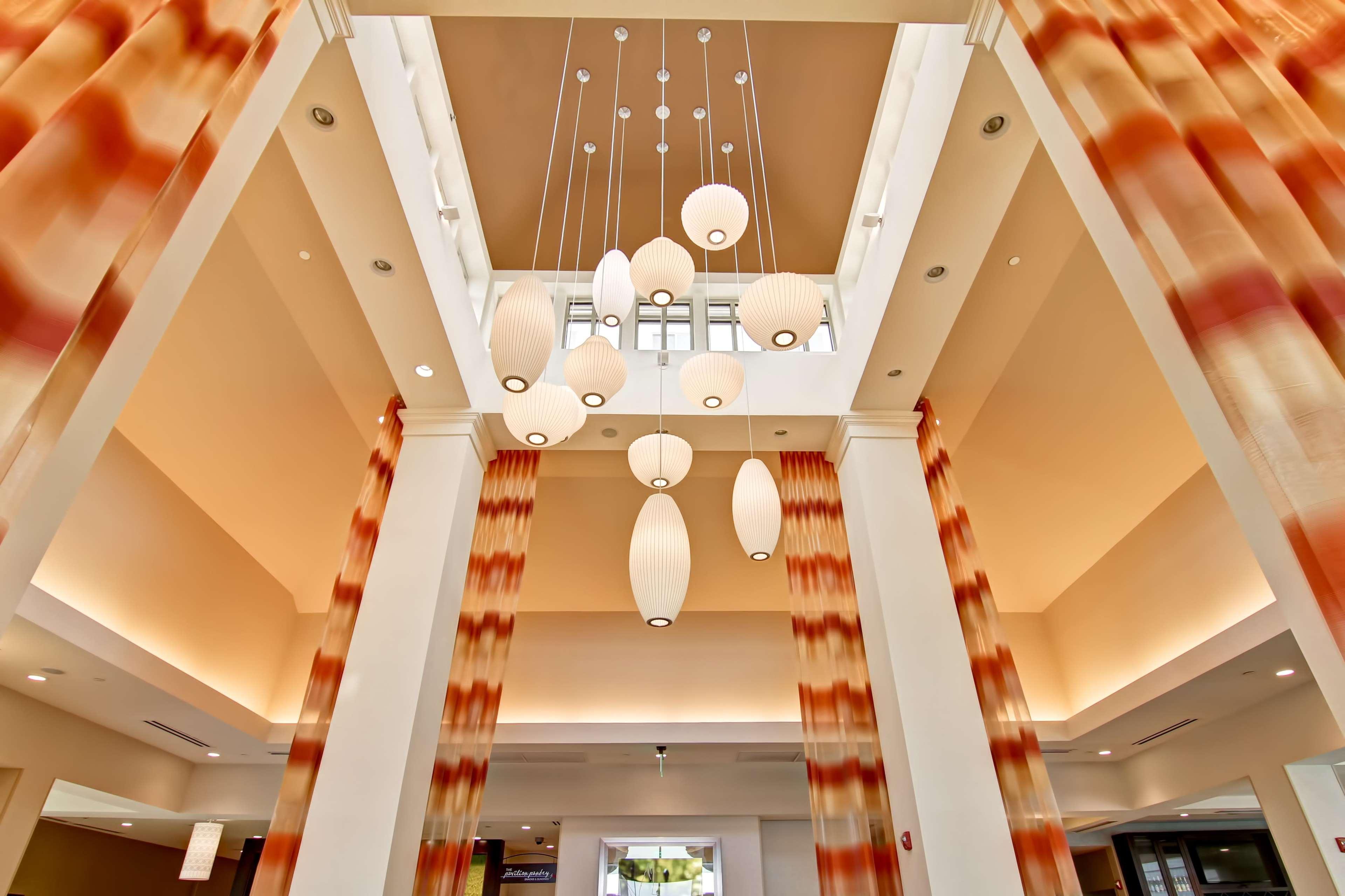 Hilton Garden Inn Удбридж Екстериор снимка