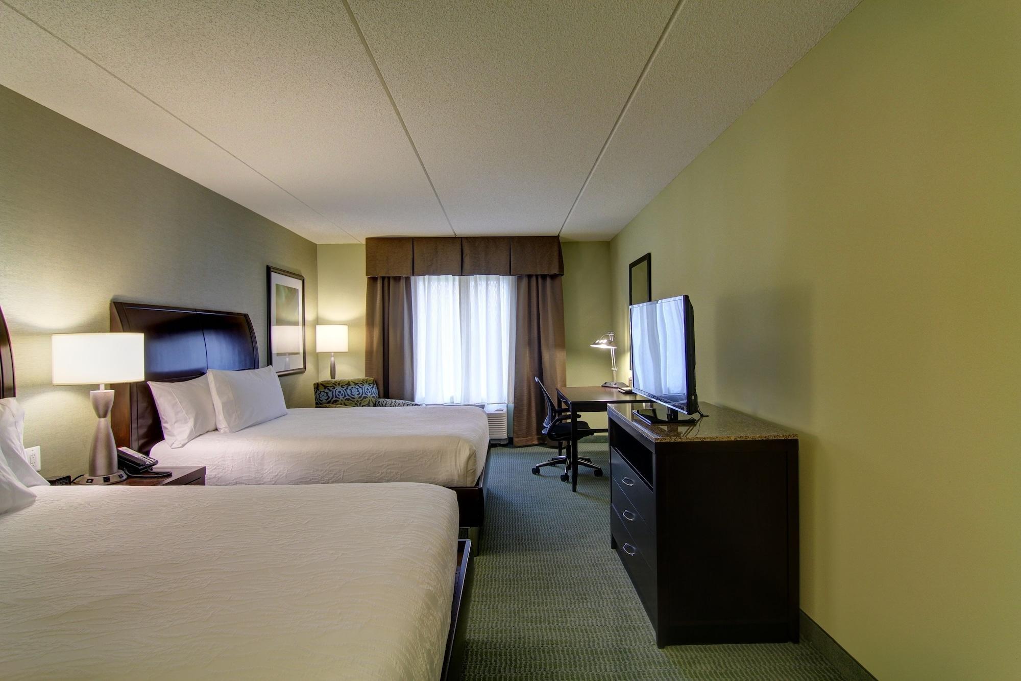 Hilton Garden Inn Удбридж Екстериор снимка