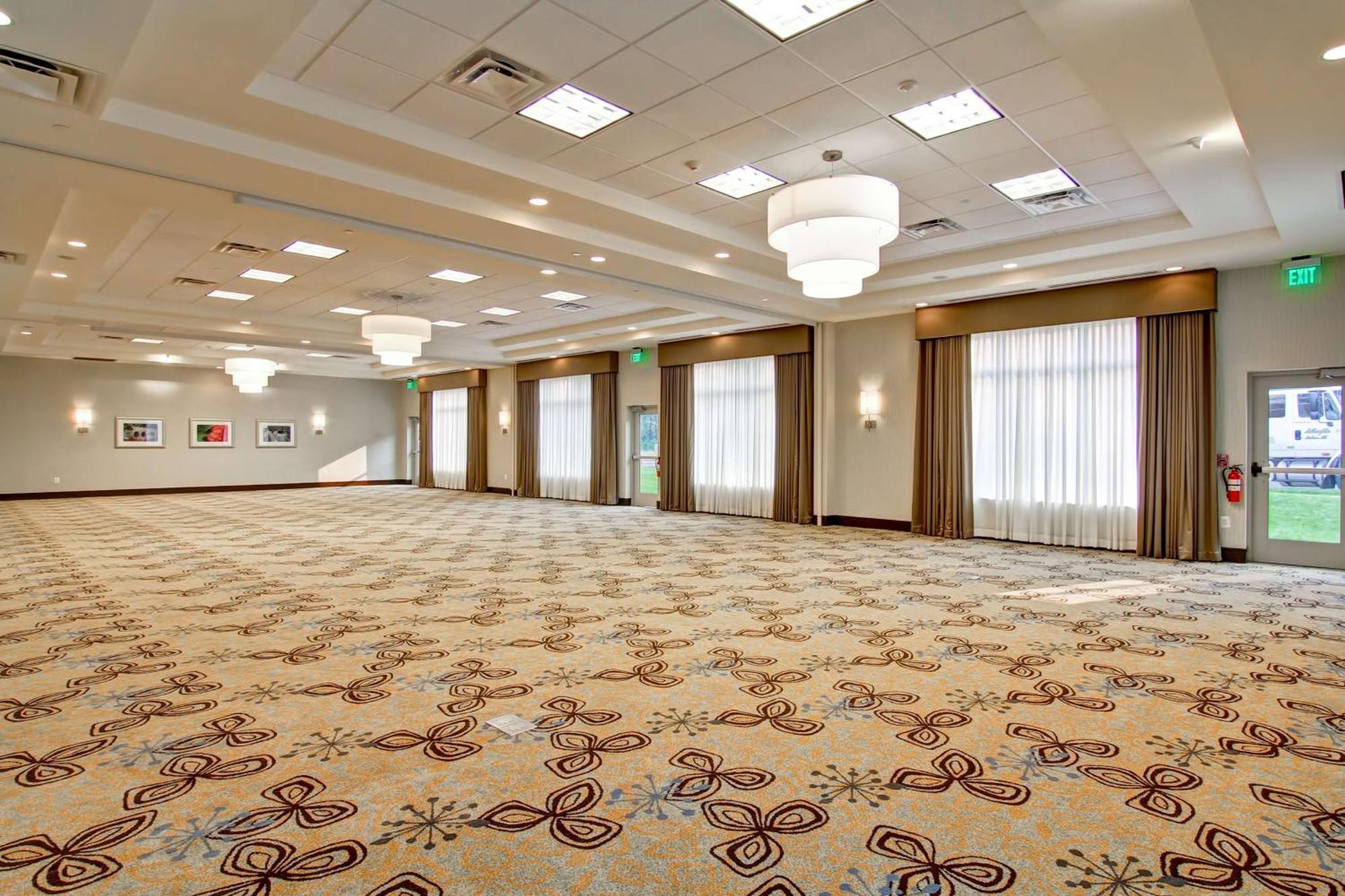 Hilton Garden Inn Удбридж Екстериор снимка