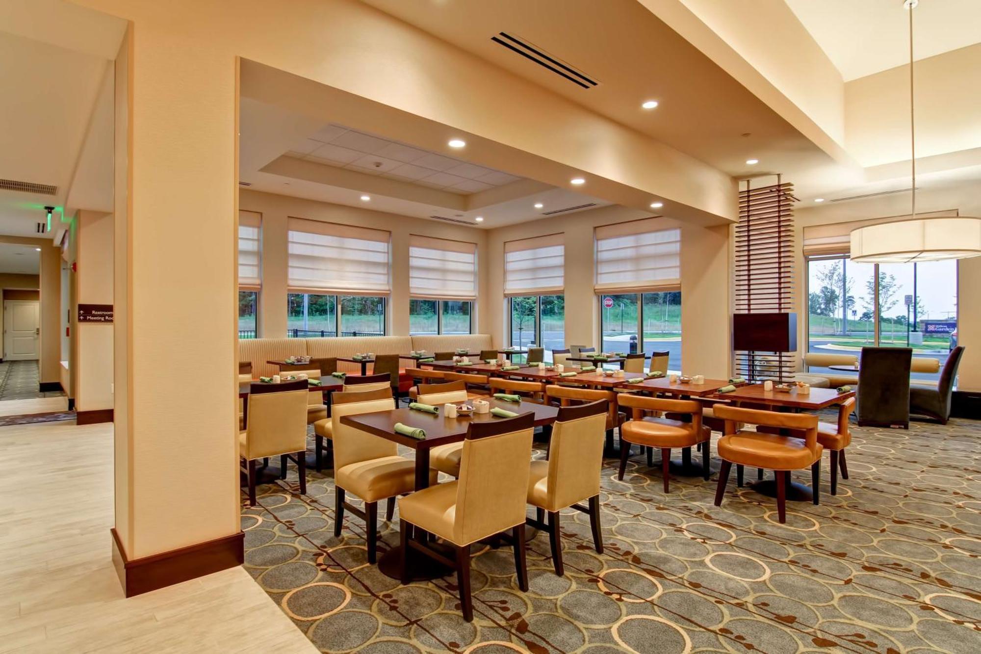 Hilton Garden Inn Удбридж Екстериор снимка